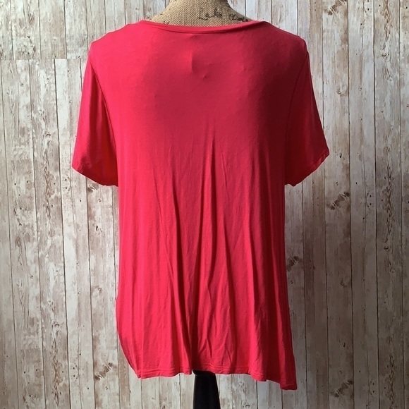 LEO & nicole pink twist bottom shirt - Picture 3 of 6